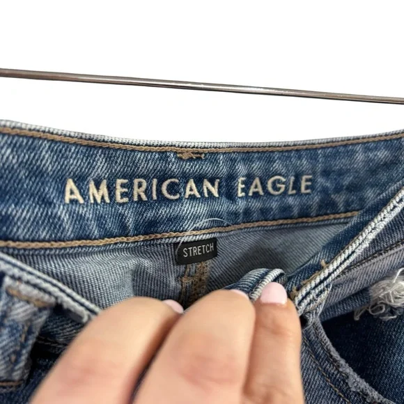 American Eagle Stretch Distressed Mom Straight Jean Size 6‎ - Picture 7 of 9